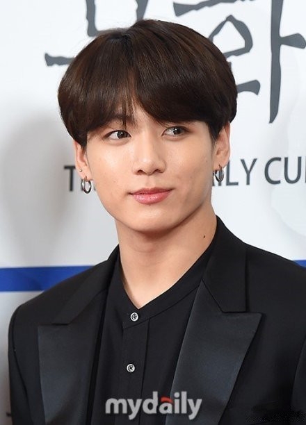 田柾国与路过的出租车相撞 因交通事故接受调查