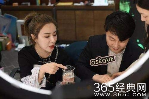 薇娅四哥什么关系  薇娅婚姻状况有几个孩子身家介绍