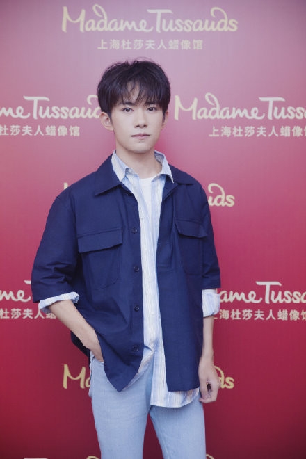 易烊千玺第二座蜡像 将在上海以“小北亮相”