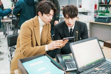 孔刘担任李栋旭脱口秀首位嘉宾