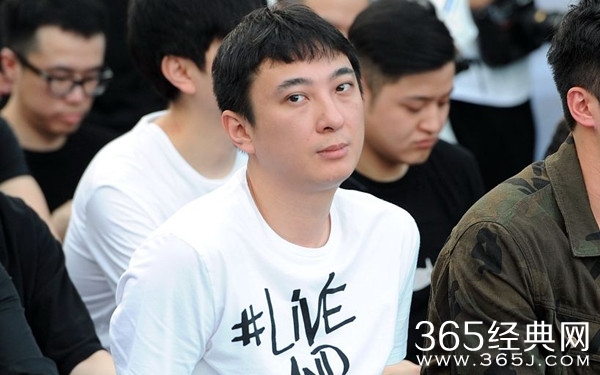 王思聪成被执行人 靠成立首档综艺脱口秀回血？