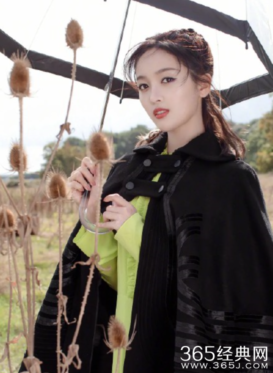 吴宣仪时尚硬照遭吐槽 被时尚圈吐槽老天赏土吃