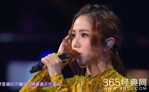 邓紫棋回应耳返没声音：前30秒完全是在盲唱