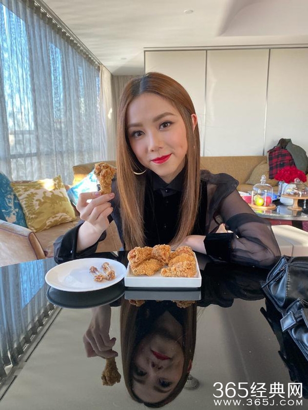 邓紫棋回应耳返没声音：前30秒完全是在盲唱