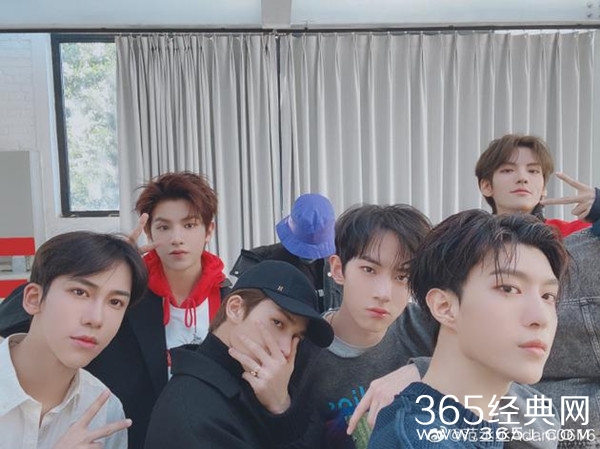 范丞丞晒乐华七子自拍合照 力破退团传言？