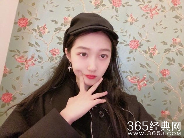 关晓彤回应黑眼圈：双十一就要熬夜呀！