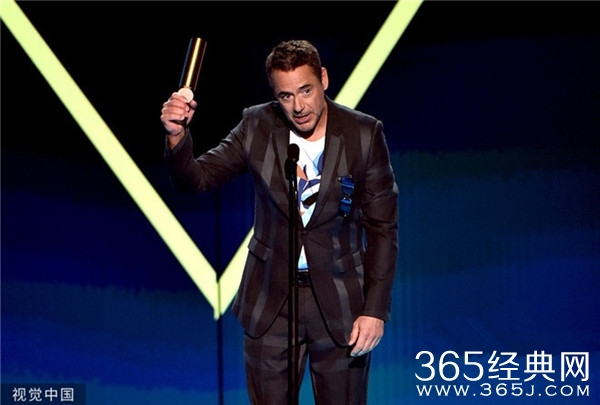 斯坦·李去世一周年 钢铁侠小罗伯特·唐尼表示悼念