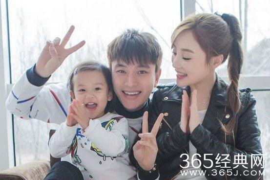 李小璐贾乃亮正式离婚 两人将共同抚养女儿甜馨