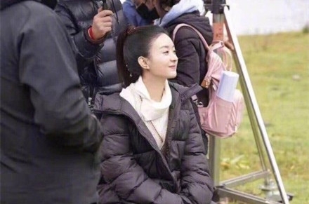 赵丽颖疑不满有翡改编 微博图文意味深长