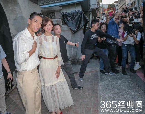 林志玲获赠嫁妆一牛车 婚礼行头大走朴素风