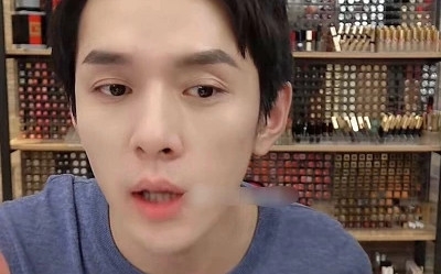 李佳琦被董子初粉丝要求道歉 高情商回应:没有人是一座孤岛