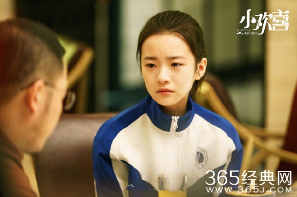 《小欢喜》英子扮演者 李庚希抽烟乱扔烟头被拍