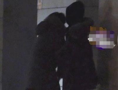 尹正蒋梦婕恋情疑曝光 两人举止亲密同回酒店