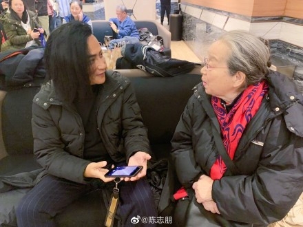 赵薇苏有朋陈志朋李明启再聚首 小燕子容嬷嬷尔泰同框