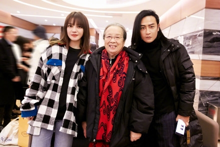 赵薇苏有朋陈志朋李明启再聚首 小燕子容嬷嬷尔泰同框