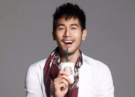 高以翔父母抵达宁波 遗体或将运回台湾火化