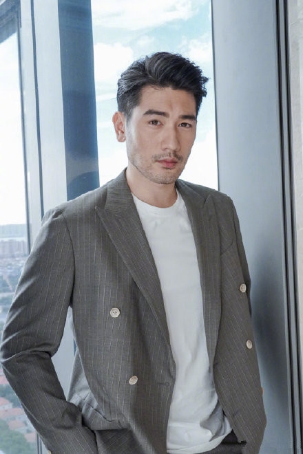 高以翔二哥首度发声 忍痛感谢关心惹人心疼