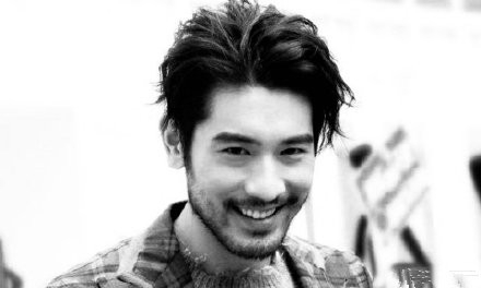 女友一路陪同高以翔回家 身上穿的黑色外套令网友泪崩