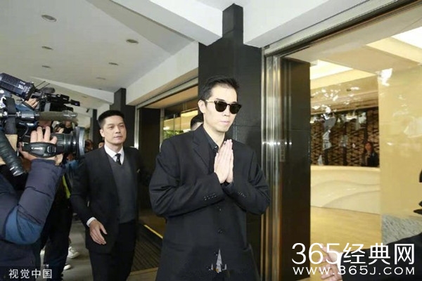 高以翔遗体抵达台湾 高以翔大哥现身殡仪馆双手合十