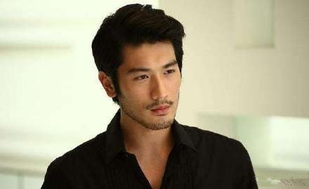 高以翔水晶棺运回台北 粉丝守护高以翔最后一晚