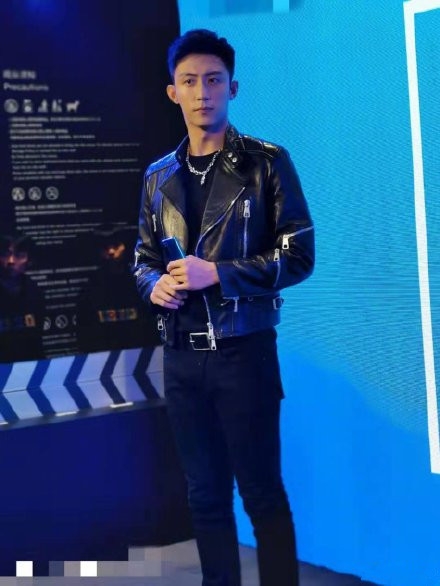 高以翔去世后黄景瑜首现身 面容憔悴消瘦了许多