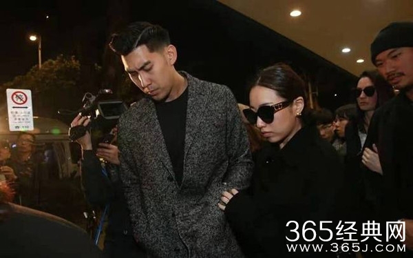 高以翔爸爸摔倒！白发人送黑发人让人心酸