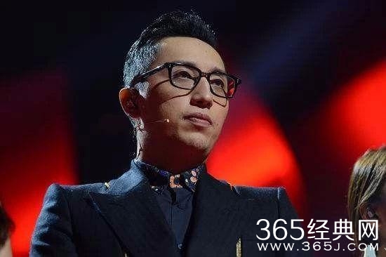 华少现身事发地悼念高以翔 事发时观众透露华少声音都在抖