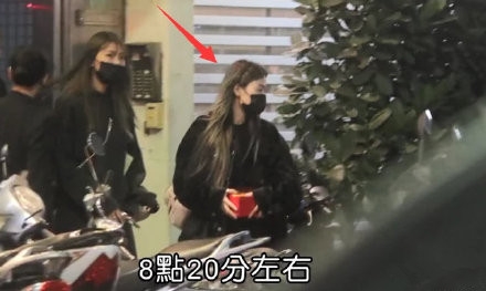 高以翔生前与女友的合影 妈妈希望为其祈祷