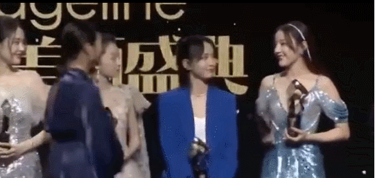 朱丹口误把娜扎喊成热巴 发文道歉：不允许自己犯错