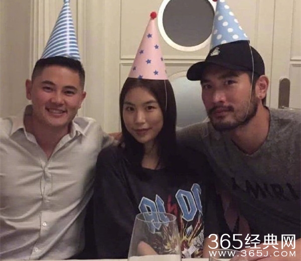 高以翔生前与女友的合影 妈妈希望为其祈祷