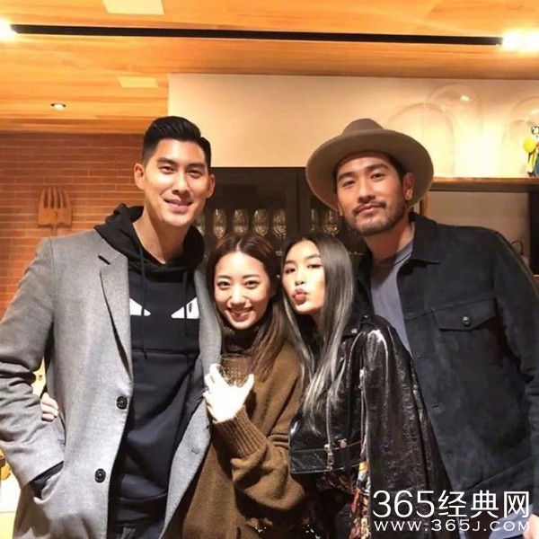 高以翔生前与女友的合影 妈妈希望为其祈祷