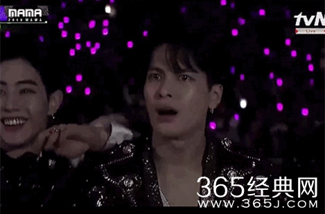 王嘉尔求生欲上线 三国语言回复老板朴振英喊话 “不是你”