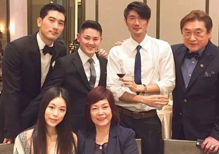 高以翔女友Bella直播吐露恋爱观 自认是个痴情的人