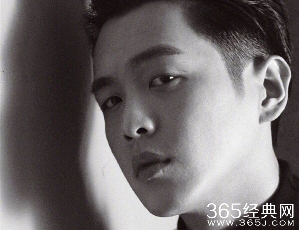 张若昀半夜发文秒删 父母离异婚礼也缺席