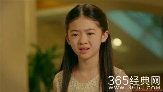 《澳门人家》梁舒文小时候是谁饰演的？