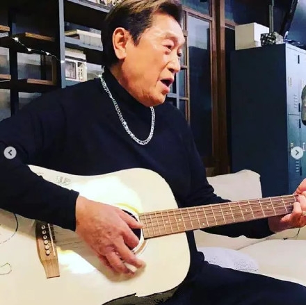 范玮琪王力宏潘玮柏等唱别高以翔 高爸状态不错