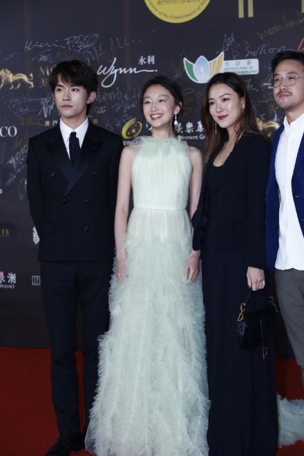 少年的你剧组澳门重聚 周冬雨再获影后头衔