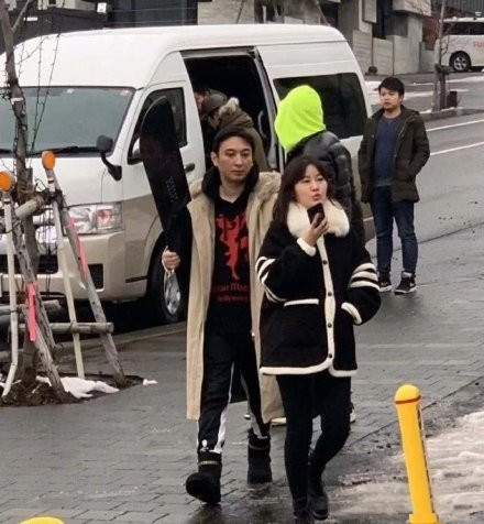 王思聪日本滑雪被偶遇 丝毫不受风波影响