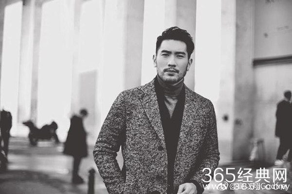 连凯现身高以翔灵堂 夸高以翔工作敬业