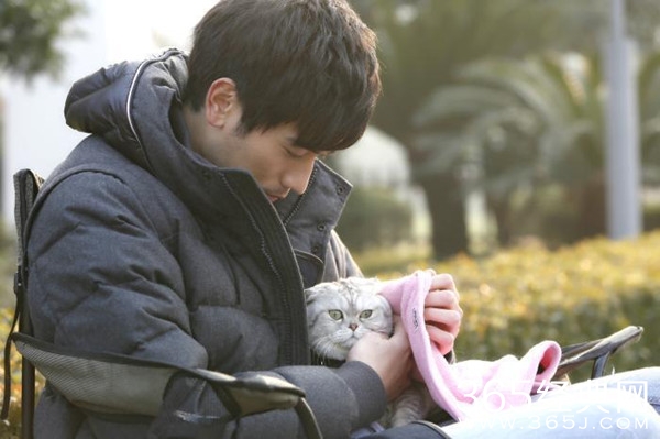 高以翔葬礼回礼泪目 生前最喜欢吃的小熊软糖