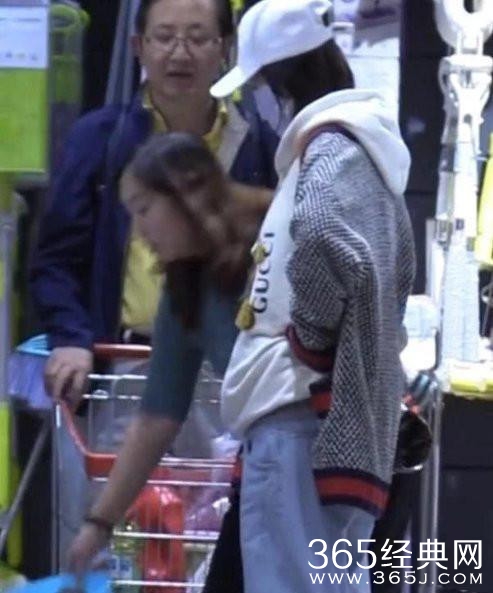 唐艺昕疑似怀孕 孕味十足或在三亚安胎