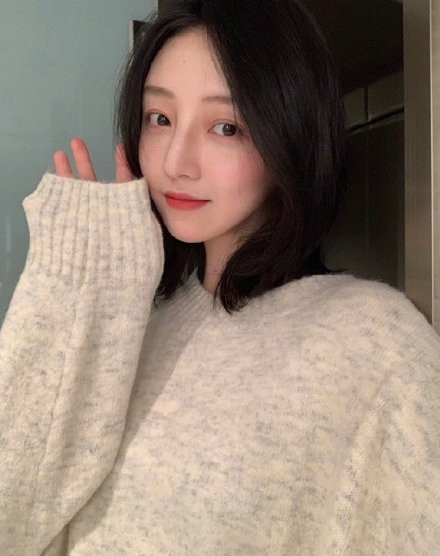 林更新新女友？ 网红surblue个人资料介绍