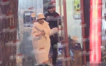 毛晓彤否认网传新恋情 神秘男子杨振系十多年好朋友