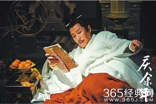 《庆余年》庆帝总是不梳头发的原因是什么？