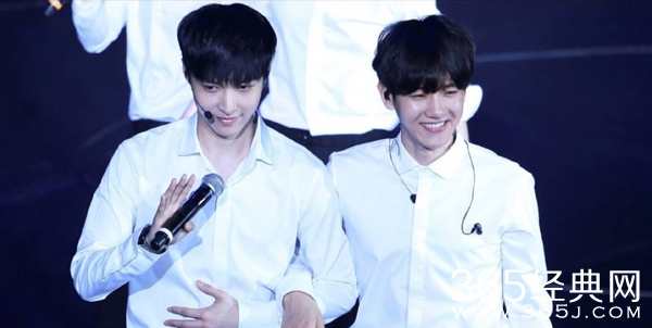 张艺兴和边伯贤逛街被偶遇 EXO兄弟情是真的！