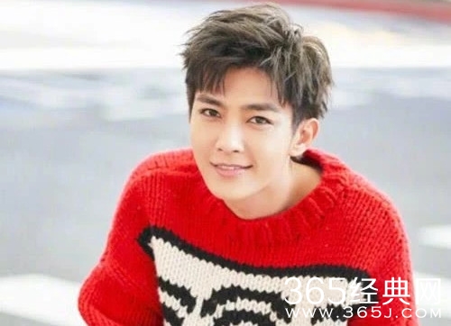 炎亚纶向被撞路人道歉 真相原来是粉丝和代拍撞的