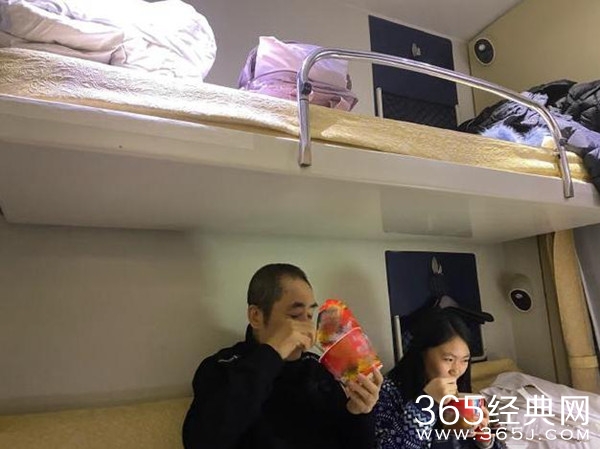 张艺谋坐火车被质疑享特权 妻子陈婷回应事件始末