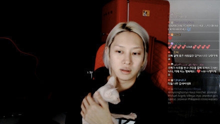 金希澈直播透露 因行程问题将缺席韩庚婚礼