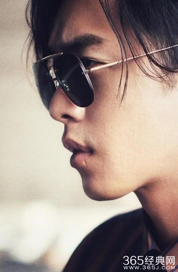 张若昀硬核回应打过唇钉：滴水不漏，谢谢