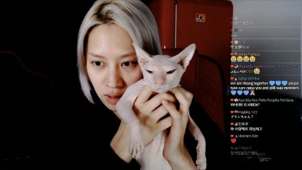 金希澈避谈雪莉具荷拉原因 感谢刘在石颁奖礼提到妹妹们